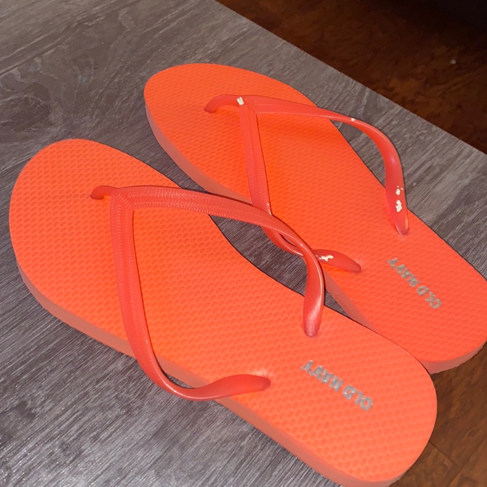 Flip flops coral colored